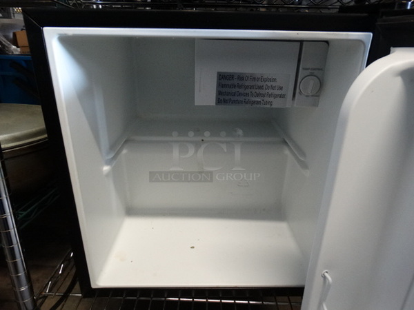 Galanz Mini Cooler. 17.5x19x19. Tested and Working! - Image 4 of 5