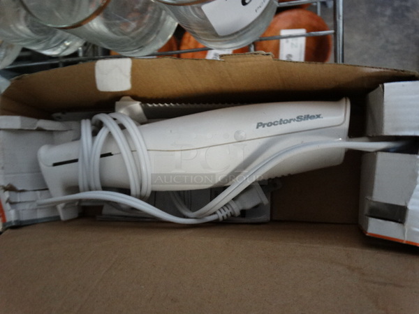 IN ORIGINAL BOX! Proctor Silex Electric Knife. 16" - Image 2 of 3