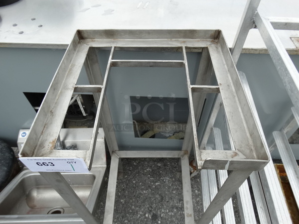 Metal Stand. 16x16x36 - Image 2 of 3