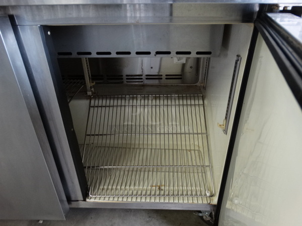 GREAT! Turbo Air Model TST-48SD Stainless Steel Commercial Sandwich Salad Prep Table Bain Marie Mega Top w/ 6 Poly 1/3 Size Drop In Bins on Commercial Casters. 115 Volts, 1 Phase. 49x30x44. Tested and Working! - Image 5 of 10