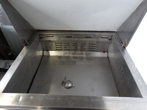 NICE! Avantco Model SCLM1 Stainless Steel Commercial Sandwich Salad Prep Table Bain Marie Mega Top on Commercial Casters. 115 Volts, 1 Phase. 27.5x34x46.5. Tested and Does Not Power On - Image 4 of 7