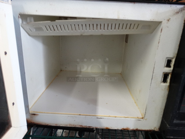 Amana Commercial Countertop Microwave Oven. 21.5x19x14 - Image 5 of 5