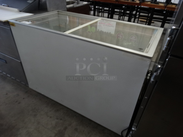 NICE! Stajac Model EURO-13 Metal Commercial Chest Freezer Merchandiser on Commercial Casters. 115 Volts, 1 Phase. 47x25x34.5. Tested and Working! - Image 4 of 8