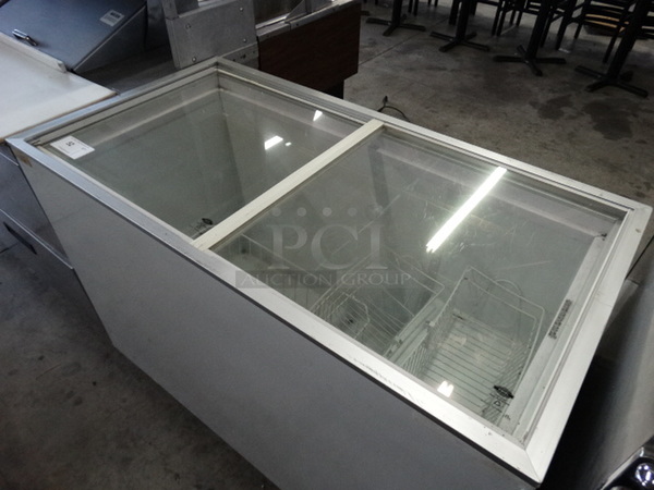 NICE! Stajac Model EURO-13 Metal Commercial Chest Freezer Merchandiser on Commercial Casters. 115 Volts, 1 Phase. 47x25x34.5. Tested and Working! - Image 5 of 8