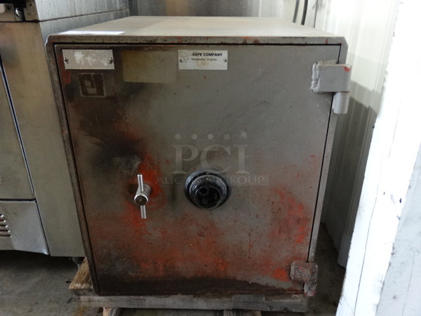 Metal Commercial Single Door Safe. Does Not Come w/ Combination. 20x28x23. 