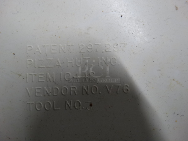 12 Pizza Hut White Poly Trays. 13.5x13.5x1.5. 12 Times Your Bid! - Image 5 of 5