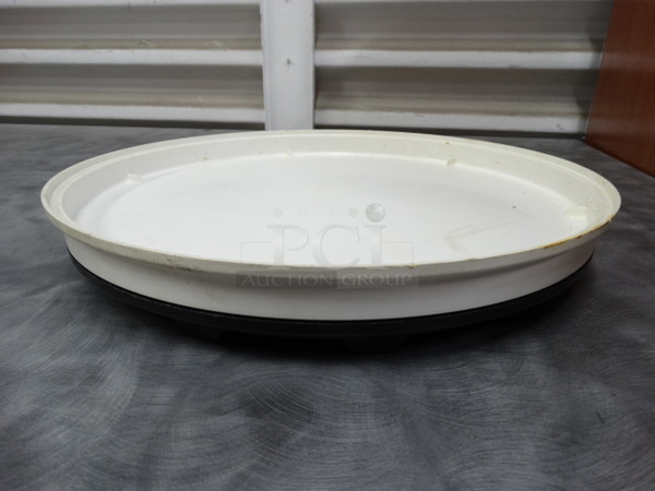 10 Pizza Hut White Poly Trays w/ 10 Black Bottom Attachments. 13.5x13.5x1.5. 10 Times Your Bid!