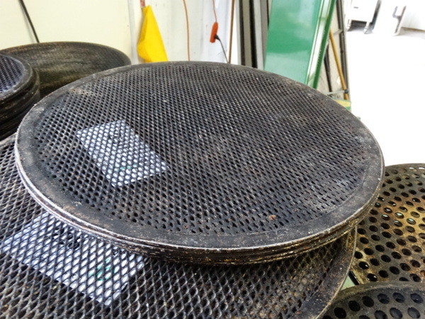 8 Metal Round Mesh Baking Sheets. 14x14. 8 Times Your Bid! - Image 2 of 3