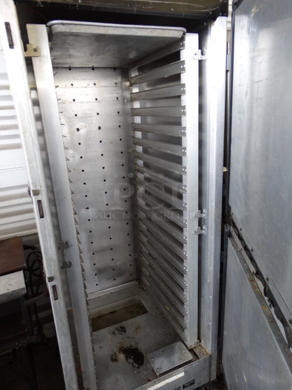 Metro Model HM1500 Metal Commercial 2 Half Size Door Holding Cabinet on Commercial Casters. 28x24x74. Tested and Working! - Image 4 of 8