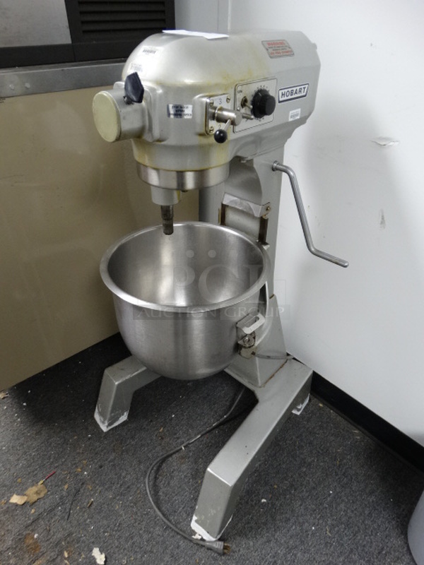 BEAUTIFUL! Hobart Model A200FT Metal Commercial Countertop 20 Quart Planetary Mixer w/ Stainless Steel Mixing Bowl. 115 Volts, 1 Phase. 21x21x42. (Hallway)