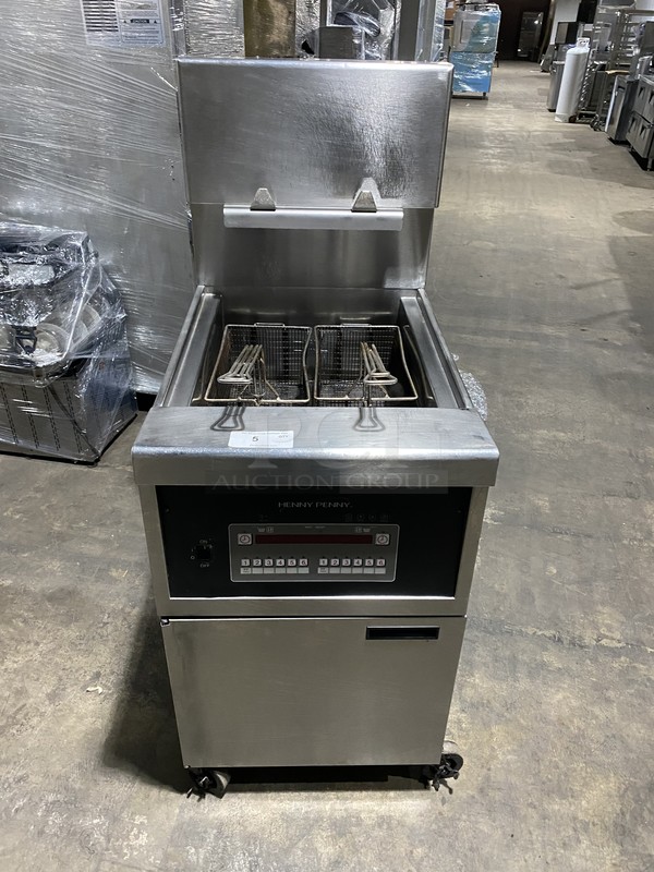 NICE! Henny Penny Commercial Natural Gas Powered Open Fryer! With Backsplash! With 2 Metal Frying Baskets! With Oil Filter! All Stainless Steel! On Commercial Casters! 