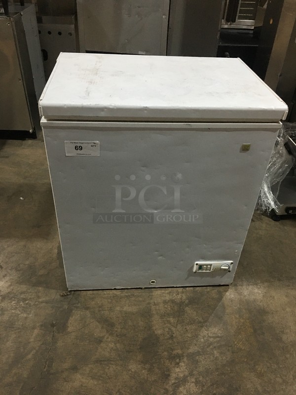 General Electric Commercial Chest Freezer! Model FCM5SUCWW Serial GZ123559! 115V 1Phase!
