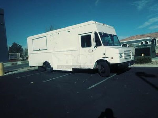 BEAUTIFUL!! 2003 Chevrolet Food Truck with Diesel Cummings Engine. Newly Constructed 18ft Kitchen, New Hood, 3 compartment sink, Water pump water heater flat grill char broiler 60” perp cooler Hook Up for Propane. Passed the Las Vegas Health Inspection.