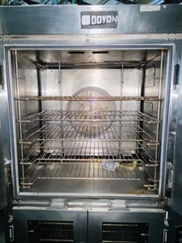 LIKE NEW, Barley Used!! Doyon Baking Equipment JA12SLG 38" Jet Air Gas Dual Convection Oven Model: 12 Full (18"x26")Pans, side loading, reversing fan system, digital temperature controller and timer, steam injection system, full view glass doors, interior light, stainless steel interior & exterior, casters.  Removed From Ceasar's Hotel and Casino  38"W x 72¾"H x 37½"D  120/208 volts 60Hz 3Ph 7A Phases 3 Watts 60 - Image 2 of 9