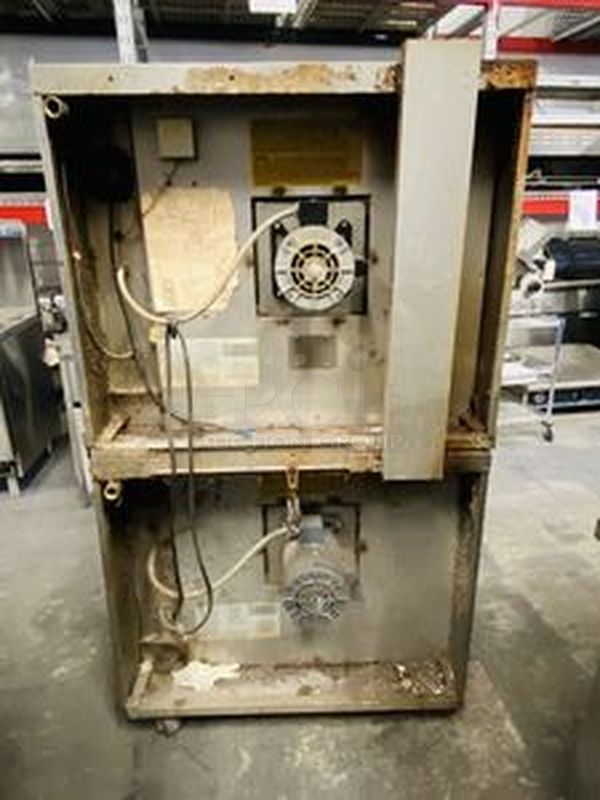 Great Condition! Garland MCO-GS-20S Master Series 200 Natural Gas Double Deck Standard Depth Full Size Convection Oven with Analog Controls - 120,000 BTU. On Commercial Casters.   The  MCO-GS-20S Oven has Master 200 solid state analog controls and a temperature range of 150-500 degrees Fahrenheit.  120V/1Ph.  Width 38 Inches  Depth 41 1/4 Inches Height 70 1/2 Inches Interior Width 29 Inches Interior Depth 24 Inches Interior Height 24 Inches 18 x 26 Pan Capacity 12 Pans Control Type Dial  Power Type Natural Gas - Image 6 of 10