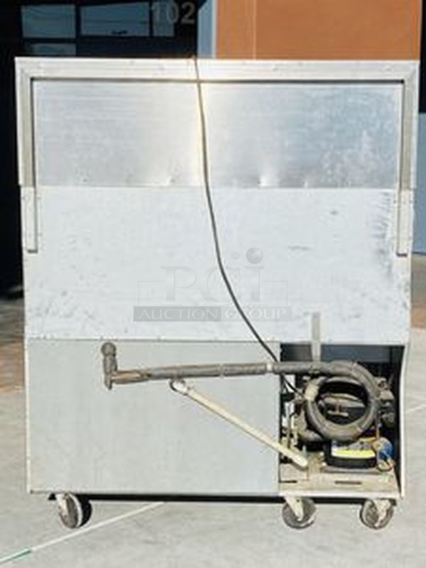 AMAZING! Traulsen Pizza Prep Table on Commercial Casters with Removable Overshelf. Gets down to and holds Temperature. - Image 6 of 9