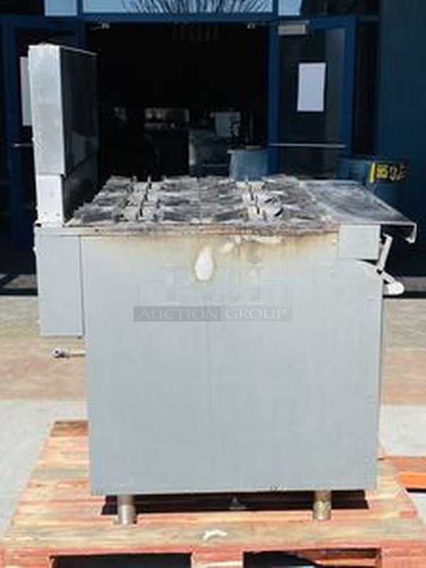 AMAZING! Vulcan Model G156 6 Burner Range with Oven Base. Natural Gas. 
BTU/HR Input: 170,000 Top: 120,000 Oven 50,000 - Image 4 of 7