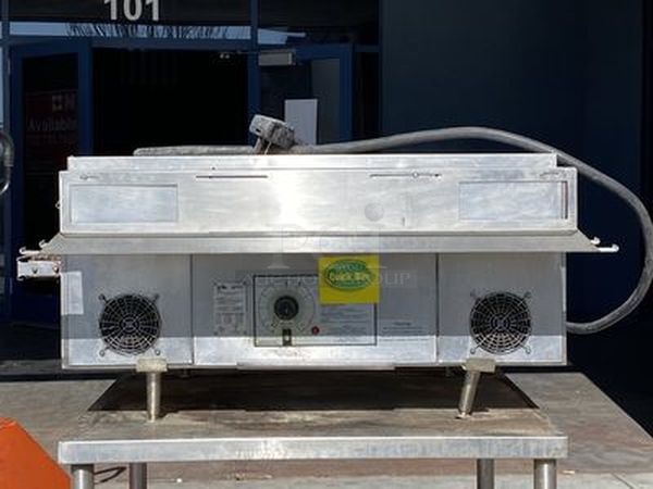 AMAZING!! Star Holman Model QT14 Conveyor Sandwich Warmer. 208V 60Hz 1 Ph 37.5Amp.


Sandwich warmer is constructed of all stainless steel with a stainless steel 14” wide conveyor belt. 
Conveyor belt travels left to right
Removable crumb tray and exit tray for easy cleaning.
Adjustable 4” legs.

Manual: http://www.dubickfixture.com/images/S/star_qt14r.pdf - Image 6 of 6