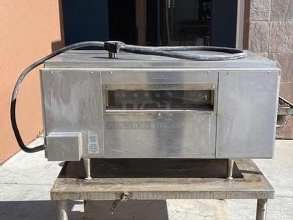 AMAZING!! Star Holman Model QT14 Conveyor Sandwich Warmer. 208V 60Hz 1 Ph 37.5Amp.


Sandwich warmer is constructed of all stainless steel with a stainless steel 14” wide conveyor belt. 
Conveyor belt travels left to right
Removable crumb tray and exit tray for easy cleaning.
Adjustable 4” legs.

Manual: http://www.dubickfixture.com/images/S/star_qt14r.pdf - Image 1 of 6