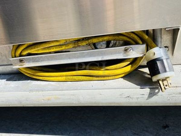 NICE! Carter-Hoffmann BB200D Heated Banquet Cart - (200) Plate Capacity, Stainless, 120v **INCLUDES A FEW BONUS ITEMS** Dimensions & Utilities Shelves: 531⁄4 in. L x 22 in. W Overall: 611⁄2 in. W x 301⁄2 in. D x 711⁄2 in. H 13.7 A, 1,650 W 120 V/60 Hz/1 ph, 10-ft. cord with NEMA 5-15P plug - Image 4 of 10