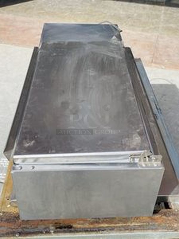 SWEET! SKPS8 Silver King Refrigerated Countertop Prep Unit - TESTED, TURNS ON! Quickly Gets Down to and HOLDS TEMP  The SKPS8 Refrigerated Countertop Prep Unit, has a self-contained refrigeration system, holds (8) 1/6 size pans (no pans included), stainless steel interior and exterior, removable & reversible stainless steel cover, adjustable temperature control, on/off switch, 1/8 HP, ETL Safety, ETL Sanitation. +33°F to +41°F. 43" x 16-1/2"x10". 7' cord. 1⁄8 HP.  115v 60Hz 1.7A  Cord Needs to be replaced. - Image 3 of 6