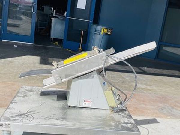Moline Model 260 Commercial Bun and Bagel Slicer. Countertop/Tabletop Installation. NSF. Heavyweight Stainless Food Contact Areas. Full or partial slicing adjustability. Excellent operating condition.  115 Volts 1 Phase 60Hz 11x29x21 - Image 2 of 5