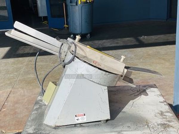 Moline Model 260 Commercial Bun and Bagel Slicer. Countertop/Tabletop Installation. NSF. Heavyweight Stainless Food Contact Areas. Full or partial slicing adjustability. Excellent operating condition.  115 Volts 1 Phase 60Hz 11x29x21 - Image 3 of 5