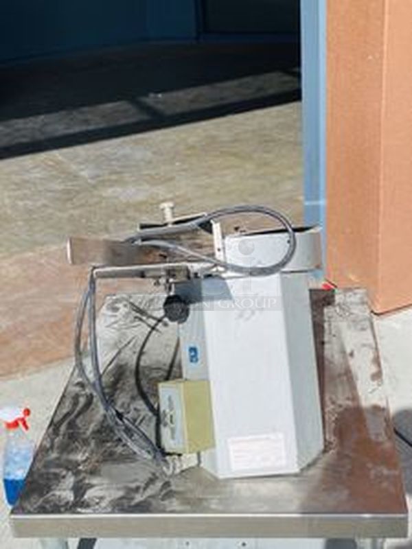 Moline Model 260 Commercial Bun and Bagel Slicer. Countertop/Tabletop Installation. NSF. Heavyweight Stainless Food Contact Areas. Full or partial slicing adjustability. Excellent operating condition.  115 Volts 1 Phase 60Hz 11x29x21 - Image 4 of 5