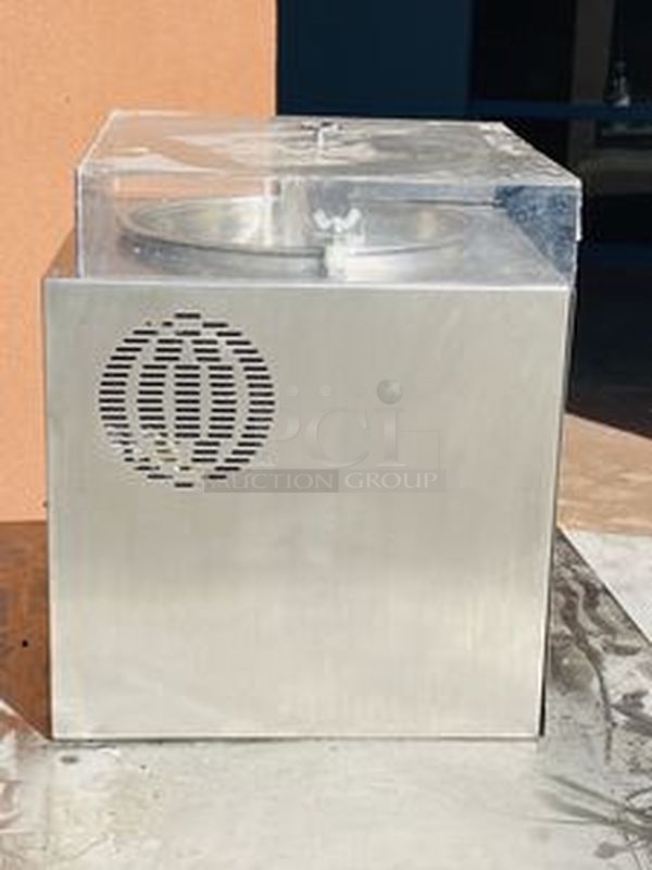 Hilliard Chocolate System Model: Little Dipper
Automatic Chocolate Melting and Tempering Machine. 

Capacity: 25 lbs. (12 kg.) per day 

Size: 16" x 16" x 17" (41 x 41 x 43 cm) 

Tested. Working. 

Electrical Requirements: 120 volts, 400 watts. Units can be supplied to meet other electrical requirements. - Image 2 of 6