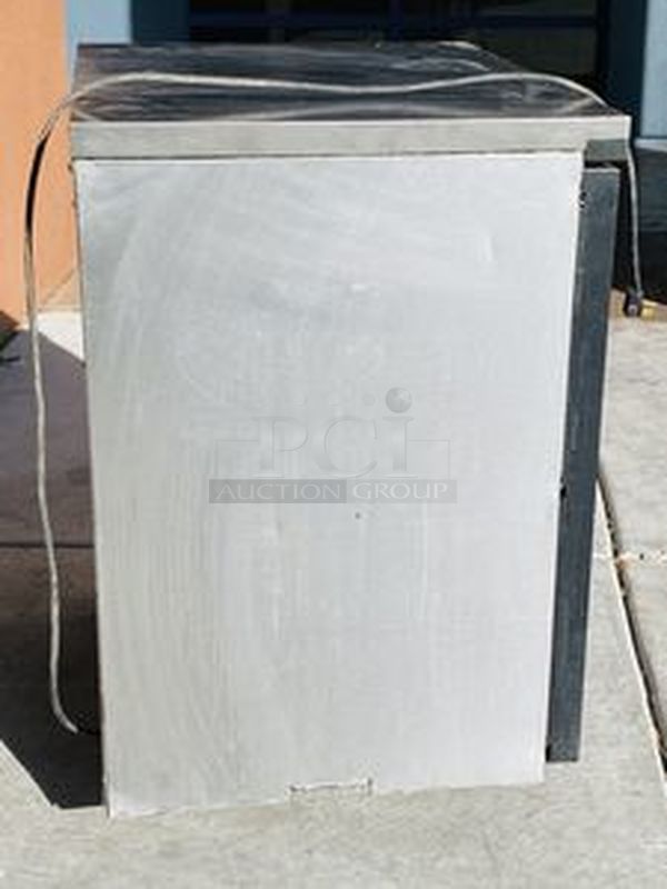 Perlick BS32 One-section Refrigerated Backbar Storage Cabinet Commercial Casters.Tested. Turns on, Gets Down to and Hold Temperature. Single sectionBlack pre-coat solid doorStainless steel interior & exterior cabinetInterior lights centered above doorVinyl coated shelves1/6 hp, 115vNSF#7 packaged food approved, Energy Star rated for all door types. NSF & UL certifiedDepth : 24.75Height : 34.5Width : 32 - Image 4 of 7