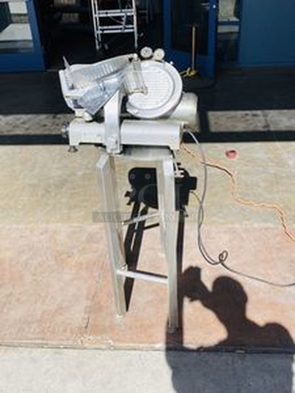 Globe Chefmate GC510 - 10” Compact Manual Slicer with Industrial Pedastal 

GC510: 1/4HP,115-60-1,2.7amps
Overall Length = 22” (56cm) Overall Width = 16” (41cm) Overall Height = 15” (38cm)
Tested. Turns On. Works - Image 1 of 5