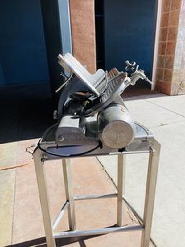 Globe Chefmate GC510 - 10” Compact Manual Slicer with Industrial Pedastal 

GC510: 1/4HP,115-60-1,2.7amps
Overall Length = 22” (56cm) Overall Width = 16” (41cm) Overall Height = 15” (38cm)
Tested. Turns On. Works - Image 4 of 5