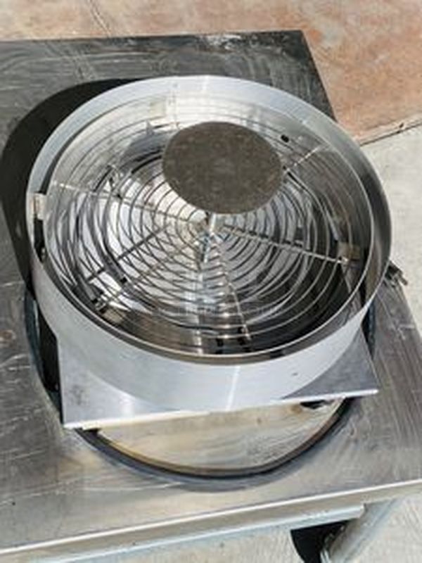 NEW! Wisco Anchor Pizza Capper, Deli-Wrapper Model 630 - Tested Works Perfect!

Dimensions	12"W x 12"D x 7"H
Volts	120
Amps	12.5
Watts	1150 - Image 2 of 6