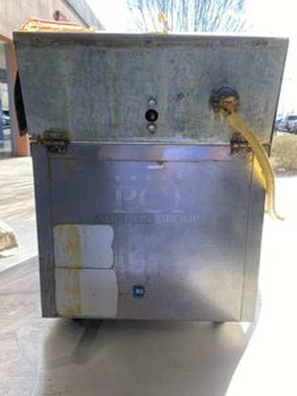 Eagle Group Red Hots 15lbs Countertop Electric Deep Fryer. 120V, 15A - Image 3 of 8