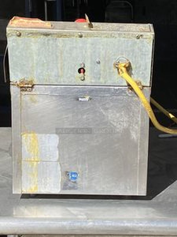 Eagle Group Red Hots 15lbs Countertop Electric Deep Fryer. 120V, 15A - Image 6 of 8