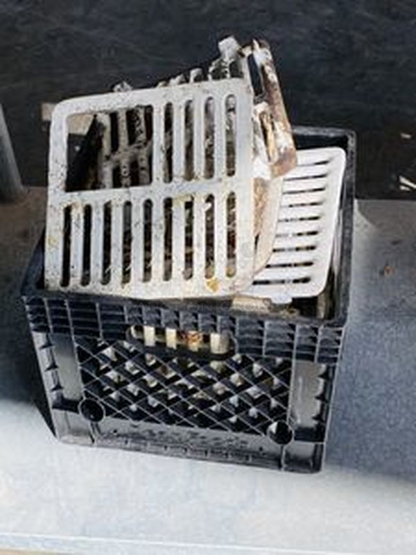 COMBO LOT! Includes: Waring WTC 708 Commercial 4 Slice Toaster, Kitchen-Aid KSMC505 Countertop Mixer, HP Computer Tower, (2) Hamilton Bay Blender Bases, Grates, Storage Bins and Prep Table on Commercial Casters with Drop In Ice Bin 60x30x37-3/4 - Image 9 of 10