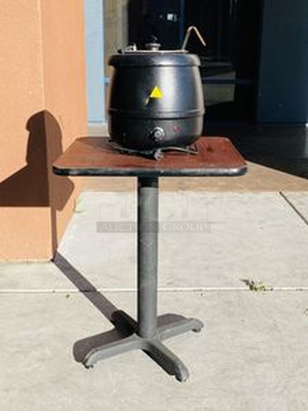 NICE!!Table with Base and Glenray Kettle.Table w/ Base - 24x24x30 Glenray Kettle - MN: 1021803 120v 60Hz - Image 1 of 4