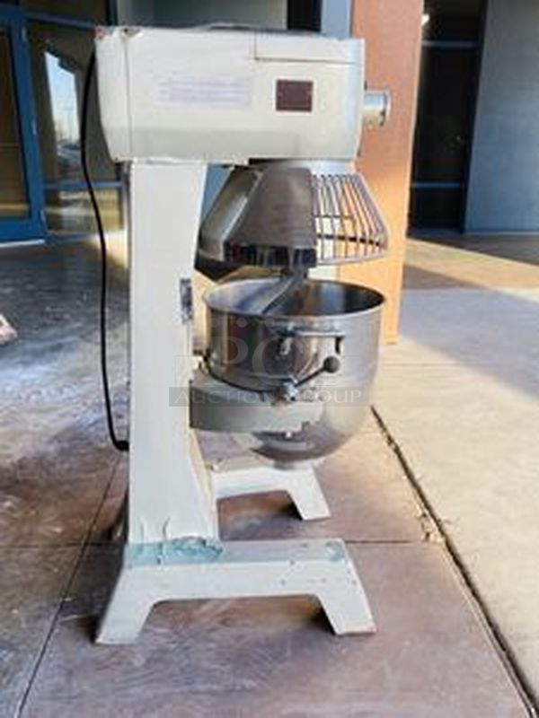 Thunderbird Model: Arm-30N Planetary Mixer. 30 Quart. 3 Speed Gear Box Turns On. Comes with Multiple Attachments. 115V 1Hp 60Hz May need minor maintenance  - Image 5 of 10