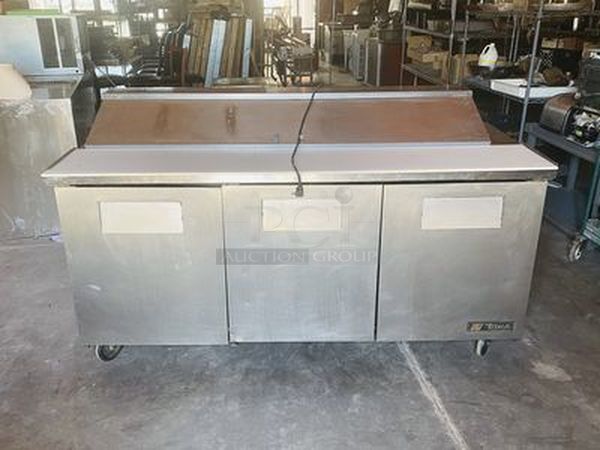 SWEET! True Model: TSSU-72-18. 72" Sandwich/Salad Prep Table w/ Refrigerated Base. On Commercial Casters. 115V 60Hz 1PH 10.5Amps.  72x30x43  Tested. Turns on. Blows Cool Air - Image 1 of 10