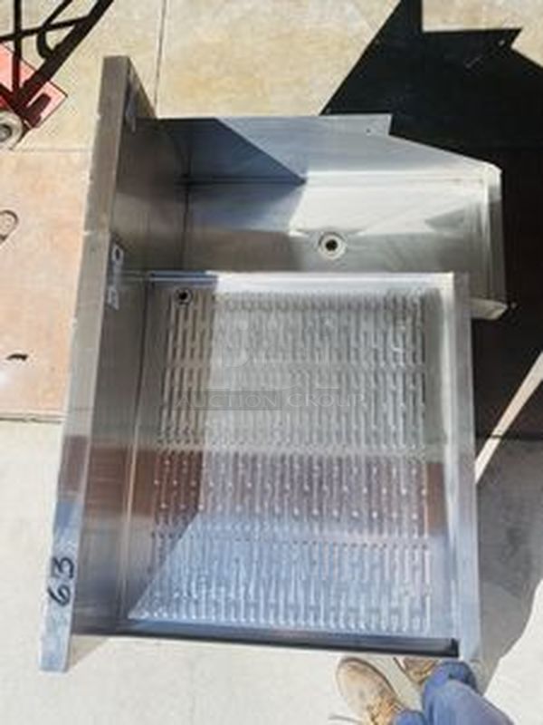 DEEEAL!! Krowner Custom Combination Under Bar Unit!

Unit Includes: Stainless Steel Glass Storage Cabinet with Drainboard Top and Glass Drying Station - Image 8 of 10