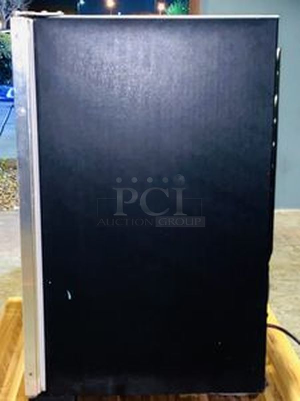 WORKS Like NEW! Jenn Air Model: WCG-H9 The Wine Cellar. Single Glass Door, Cold Plate Technology - Quickly and Silently Gets Down To and Holds Your Desired Temperature.  115 Volts, 2V, 60Hz This Model Can Hold up To 5 Shelves!  - Image 5 of 8