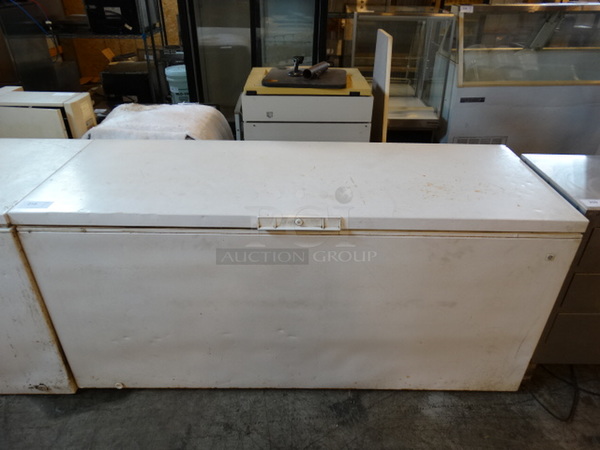 General Electric Model FCM25RMWW Floor Style Chest Freezer w/ Hinge Lid. 115 Volts, 1 Phase. 74x28x35. Tested and Working!