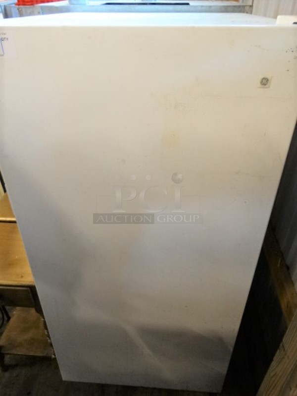 General Electric Model FUM14DPARWH Cooler Freezer Combo Unit. 115 Volts, 1 Phase. 28x28.5x60. Tested and Working!