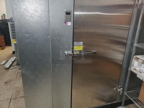 BEAUTIFUL! Norlake 6'x6'x6.5' SELF CONTAINED Walk In Freezer w/ Stainless Steel Door, Floor, Copeland Model RFT42C1E-PFV-102 Compressor and Norlake Model CPF075DC-A Condenser. 208/230 Volts, 1 Phase. 6'x6'x6.5'
