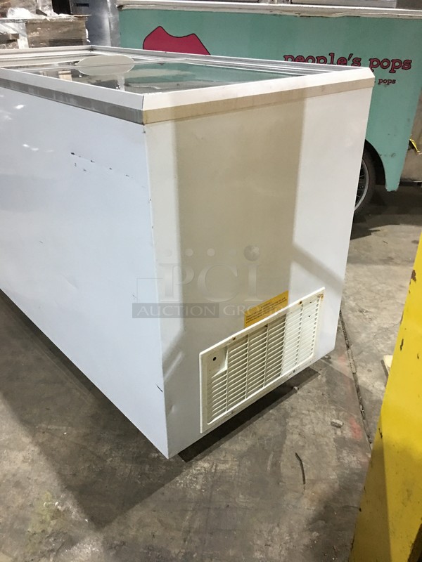 Summit Commercial Chest Freezer Merchandiser! With 2 Sliding Top Doors! Model SCF1480 Serial 41060017! 115V 1Phase! - Image 2 of 9