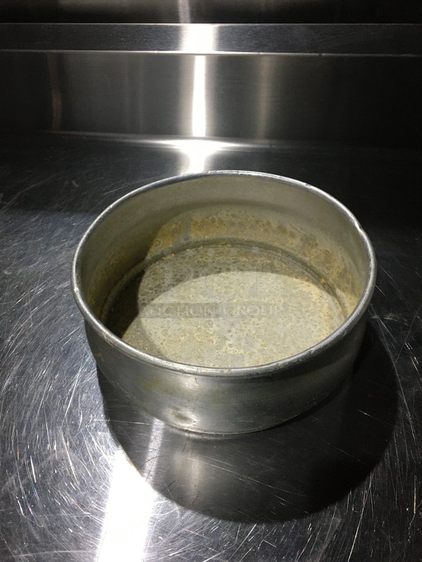 Round Food Holding Pans! 5 X Your Bid! - Image 1 of 5