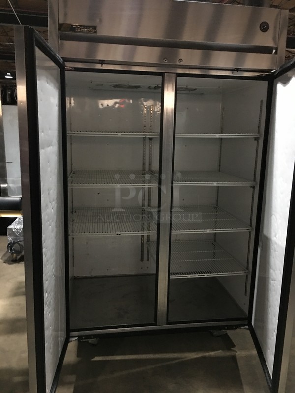 True Commercial 2 Door Reach In Refrigerator! With Poly Coated Racks! All Stainless Steel! Model TG2R2S Serial 7907566! 115V 1Phase! On Commercial Casters! - Image 5 of 9