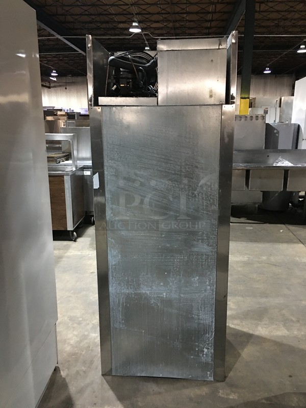 Delfield Commercial Single Door Reach In Cooler Merchandiser! All Stainless Steel! Model SSR1SG40CHIP1 Serial 0910152001417! 115V! - Image 4 of 8