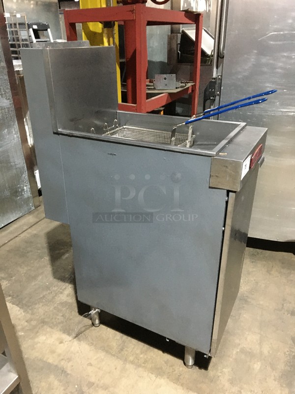 Vulcan Commercial Natural Gas Powered Deep Fat Fryer! With 4 Burners! With Backsplash! With 2 Metal Frying Baskets! All Stainless Steel! On Legs! - Image 3 of 9