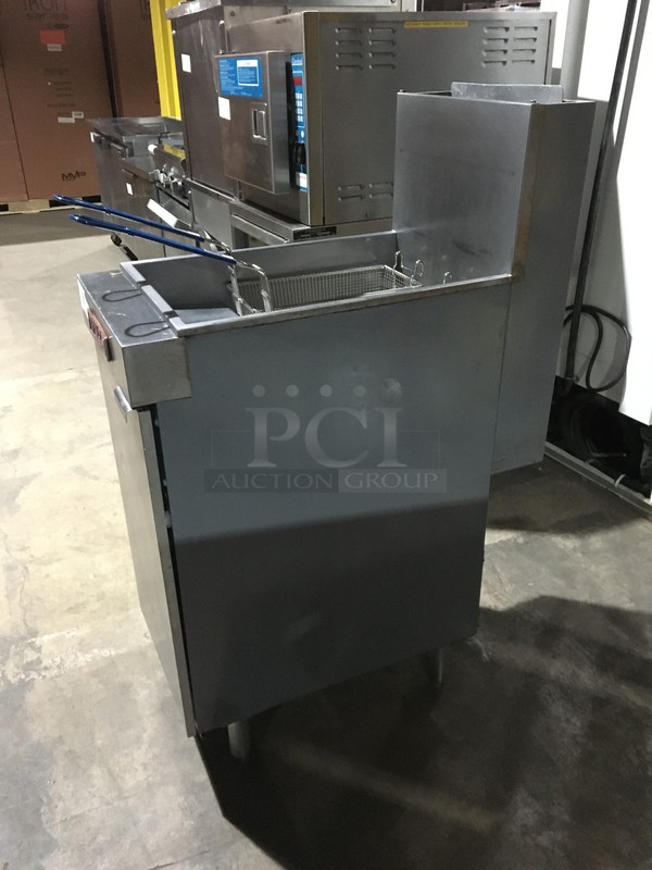 Vulcan Commercial Natural Gas Powered Deep Fat Fryer! With 4 Burners! With Backsplash! With 2 Metal Frying Baskets! All Stainless Steel! On Legs! - Image 4 of 9